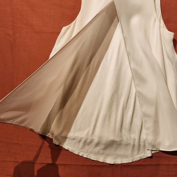 Loft Sz XS Cream Flowy Sleeveless Top Layered Minimalist Neutral Wardrobe Staple - Picture 7 of 8